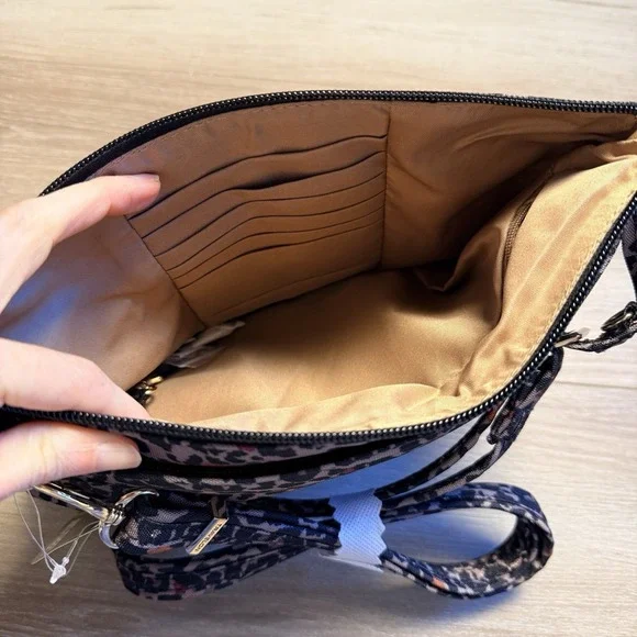 Travelon Women's Crossbody Bag Anti-Theft RFID Purse NWT Leopard Print - Picture 7 of 11